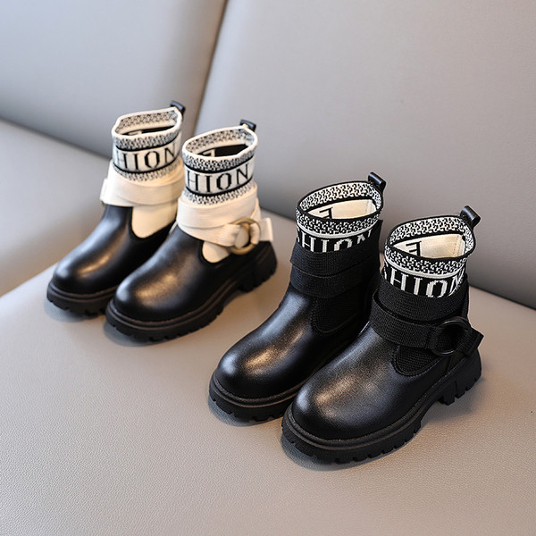 Moodsad kirjaga lastesaapad tüdrukutele