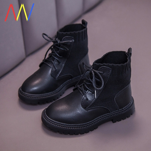 Öko-nahast ja tekstiilist paeltega laste kaasaegsed saapad