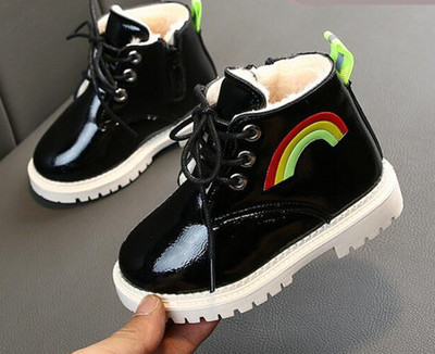 Naujas vaikiškų lakuotų batų modelis mergaitėms grubiu padu