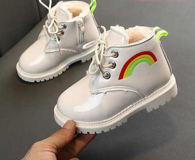 Naujas vaikiškų lakuotų batų modelis mergaitėms grubiu padu