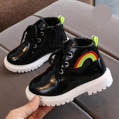 Naujas vaikiškų lakuotų batų modelis mergaitėms grubiu padu