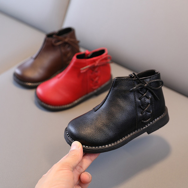 Praegused paela ja lukuga lastesaapad tüdrukutele