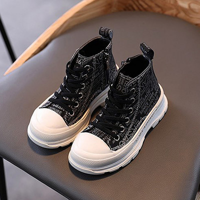 Lipsude ja kirjadega lastesaapad tüdrukutele