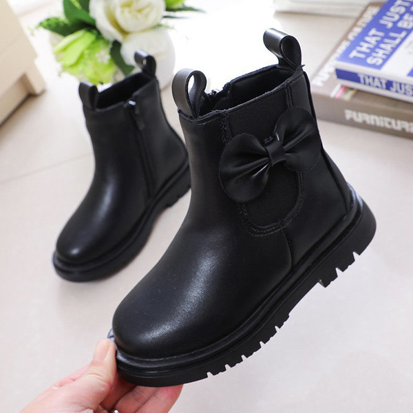 Öko-nahast moodsad lameda talla ja paelaga lastesaapad tüdrukutele