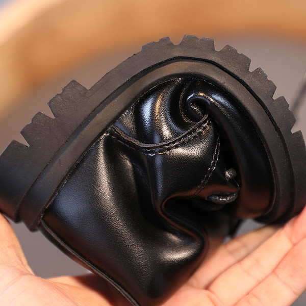 Musta värvi lastesaapad tüdrukutele