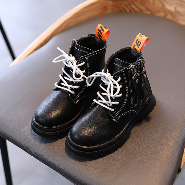 Παιδικές μπότες για κορίτσια με φερμουάρ και επίπεδη σόλα