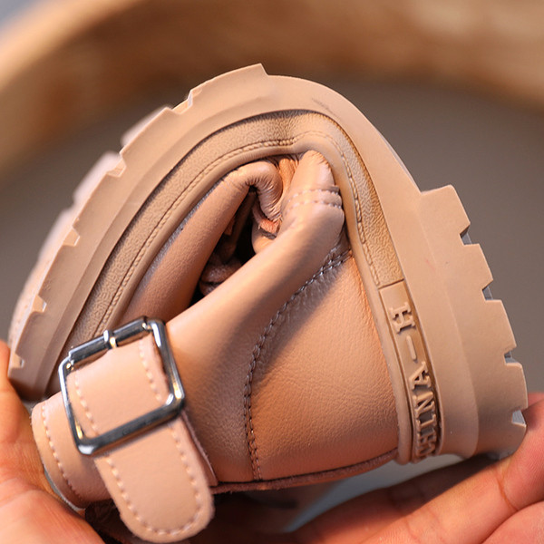 Pandlate ja paeltega lastesaapad tüdrukutele