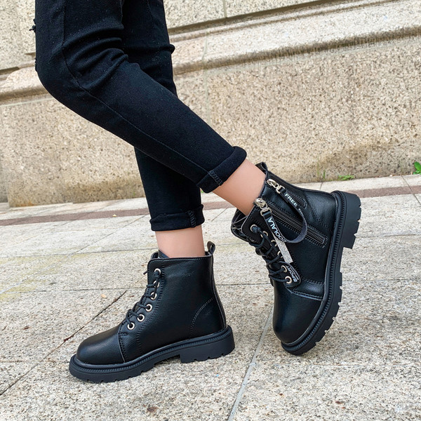 Naujas vaikiškų batų iš dirbtinės odos modelis mergaitėms su užtrauktuku