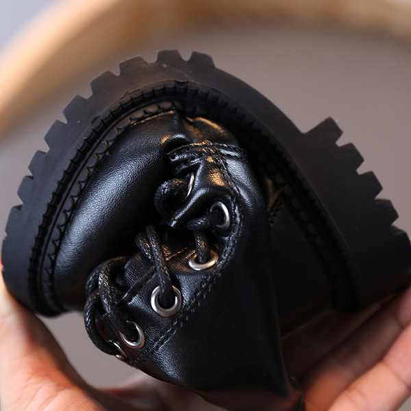 Lameda talla ja paeltega lastesaapad tüdrukutele