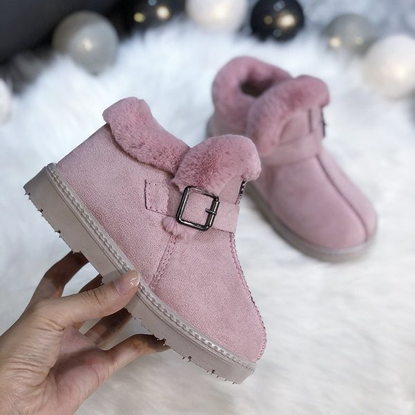 Moodsad pandlaga ja sulesaapad tüdrukutele