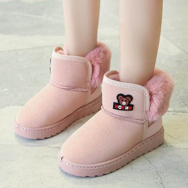 Aga tüdrukutele läikiva efektiga lastesaabaste mudel