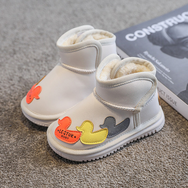 Παιδικές μπότες με μαλακή επένδυση και έμβλημα