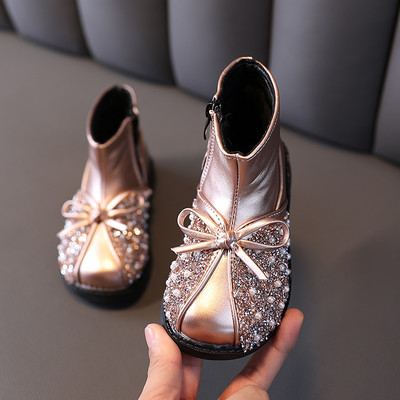 Μοντέρνες παιδικές μπότες για κορίτσια με διακοσμιτικές πέτρες και κορδέλα