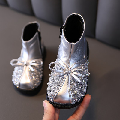 Μοντέρνες παιδικές μπότες για κορίτσια με διακοσμιτικές πέτρες και κορδέλα