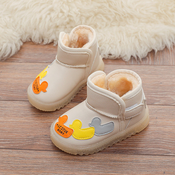 Uus mudel sooja voodri ja aplikatsiooniga talvesaapad