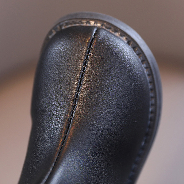 Παιδικές μπότες από οικολογικό δέρμα με σταυρωτούς δεσμούς