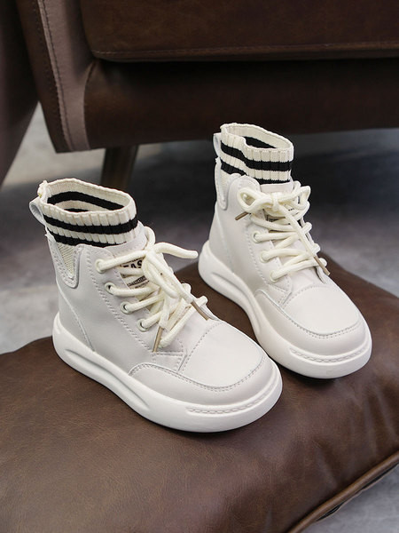 Παιδικές αθλητικές μπότες για κορίτσια με επίπεδη σόλα και κορδόνια