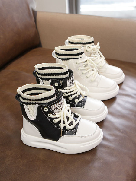 Παιδικές αθλητικές μπότες για κορίτσια με επίπεδη σόλα και κορδόνια