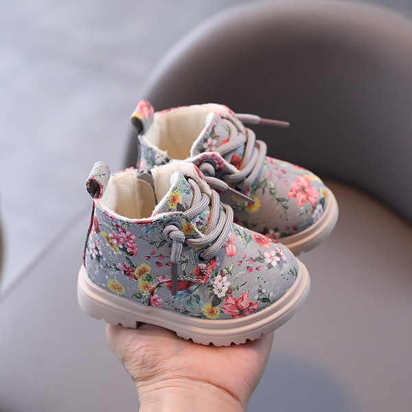 Πολύχρωμες παιδικές μπότες με κορδόνια και φερμουάρ