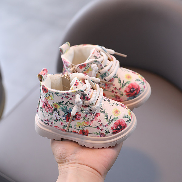 Πολύχρωμες παιδικές μπότες με κορδόνια και φερμουάρ