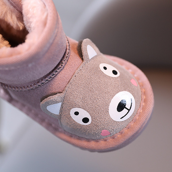 3D elemendi ja pehme voodriga lastesaapad