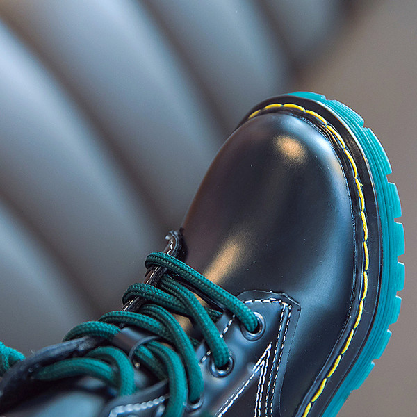 Vaikiški batai mergaitėms iš eko odos su spalvotais kaklaraiščiais