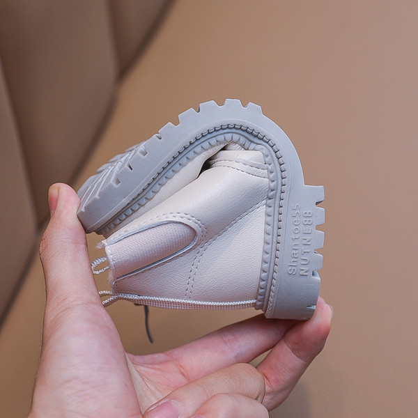 Детски кожени боти с връзки и равна подметка