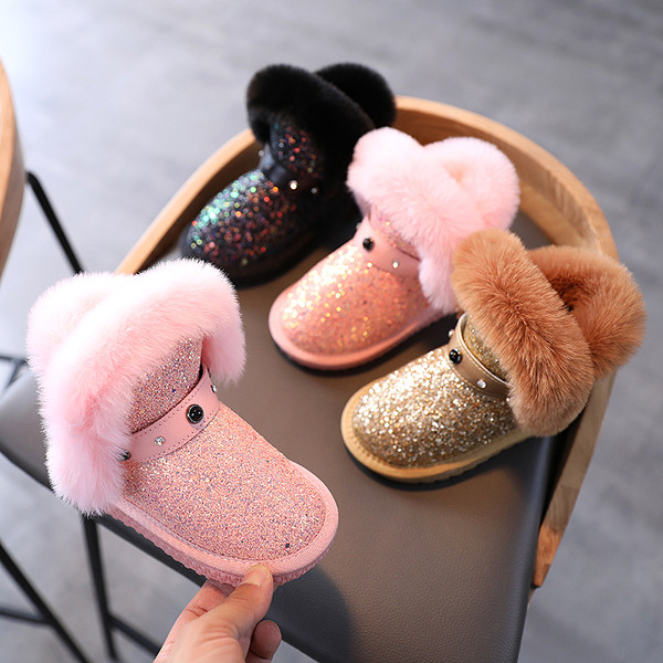 Зимни боти за момиче с лъскав ефект и пух