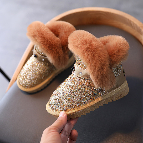 Зимни боти за момиче с лъскав ефект и пух