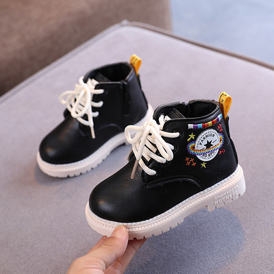 Детски боти от еко кожа с апликация и груба подметка