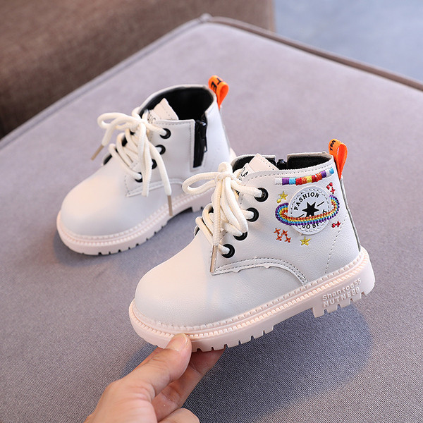 Детски боти от еко кожа с апликация и груба подметка