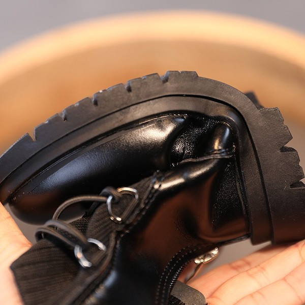 Детски кожени  боти с  ластични връзки