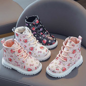 Alkalmi, színes gyerekcsizma fűzővel és lapos talppal