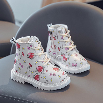 Alkalmi, színes gyerekcsizma fűzővel és lapos talppal