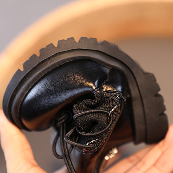 Дамски ботуши от еко кожа с ластични връзки 