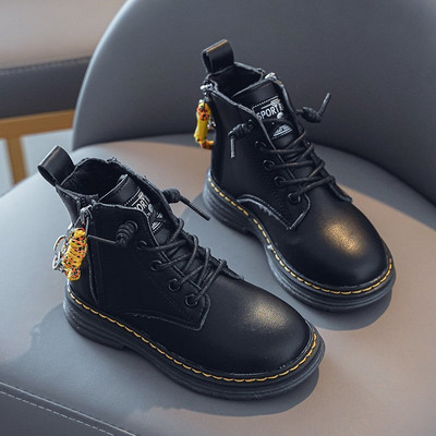 Детски ежедневни боти с връзки и равна подметка