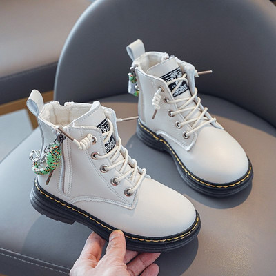 Детски ежедневни боти с връзки и равна подметка