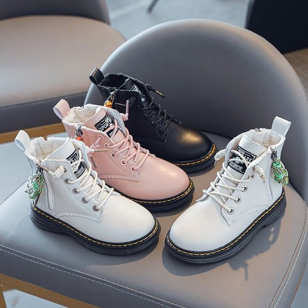 Детски ежедневни боти с връзки и равна подметка