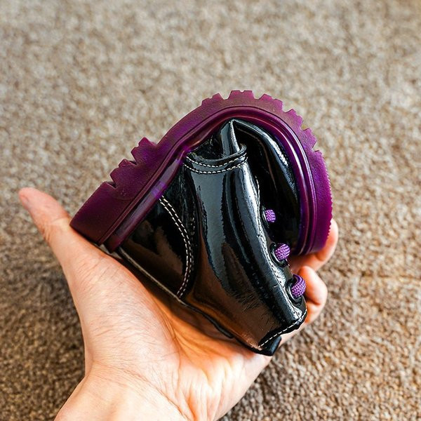 Детски боти подходящи за момичета с връзки и равна подметка