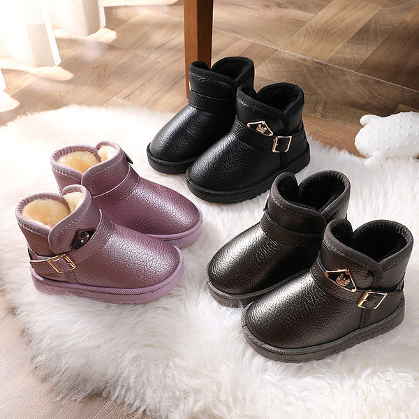 Модерни детски кожени ботуши с катарама