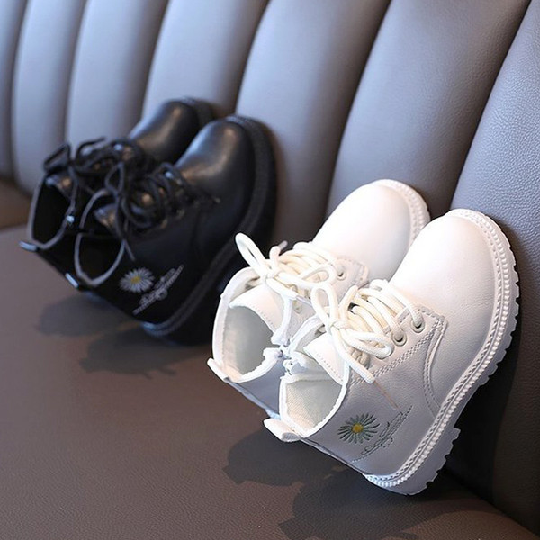 Детски боти с връзки и бродерия в бял и черен цвят