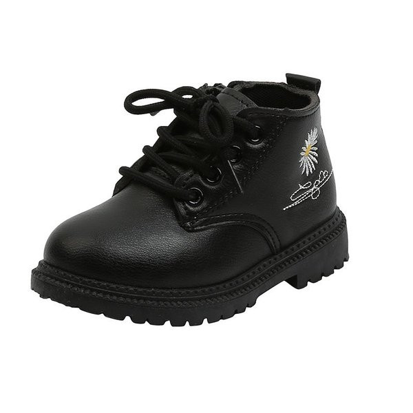 Детски боти с връзки и бродерия в бял и черен цвят