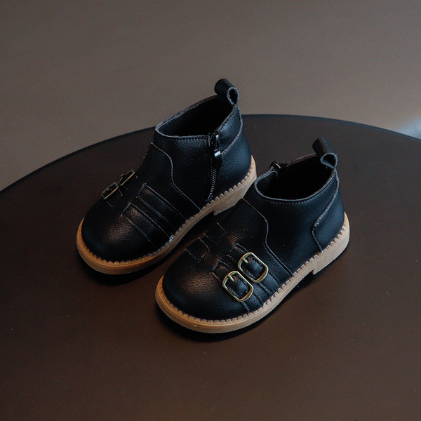 Παιδικές μπότες με αγκράφες από οικολογικό δέρμα