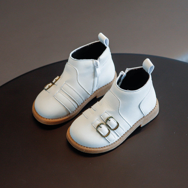 Παιδικές μπότες με αγκράφες από οικολογικό δέρμα