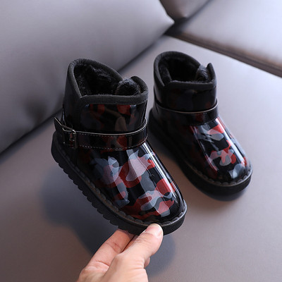 Зимни боти с камуфлажен десен и катарама