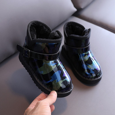 Зимни боти с камуфлажен десен и катарама