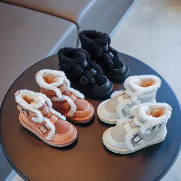 Нов модел детски боти с пух и катарами за момичета