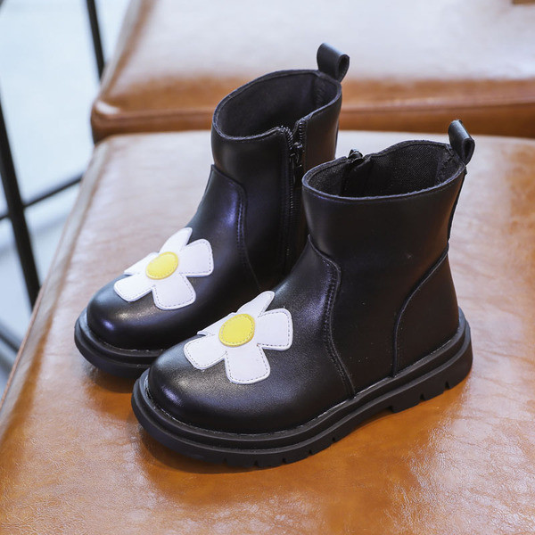 Детски боти с цип и апликация в три цвята 