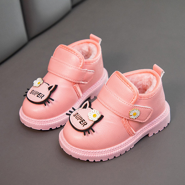 Нов модел детски боти с топла подплата и 3D елементи