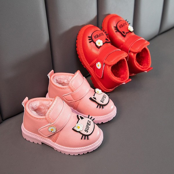 Нов модел детски боти с топла подплата и 3D елементи